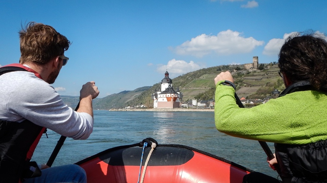 Mittelrhein Rafting: Dabei wird das Welterbetal von einer besonderen Perspektive betrachtet.